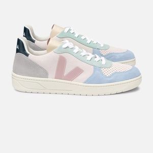 Veja V-10 Suede Sneaker - Multico Natural Babe